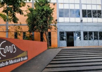 Alunos da Escola de Música de Brasília se apresentam na Rádio MEC