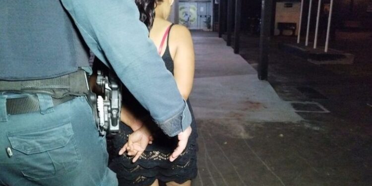 Justiça absolve mulher que matou marido com facada após sofrer agressões