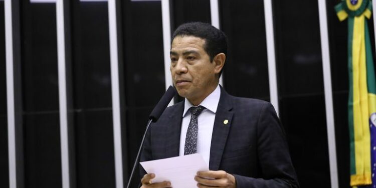 Comissão aprova política nacional de inclusão e letramento digital para pessoas idosas