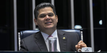 Davi celebra terceira descoberta de petróleo em poço no litoral do Amapá