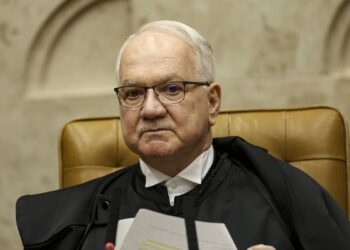 Fachin devolve relatoria do caso do INSS a Mendonça e mantém Master