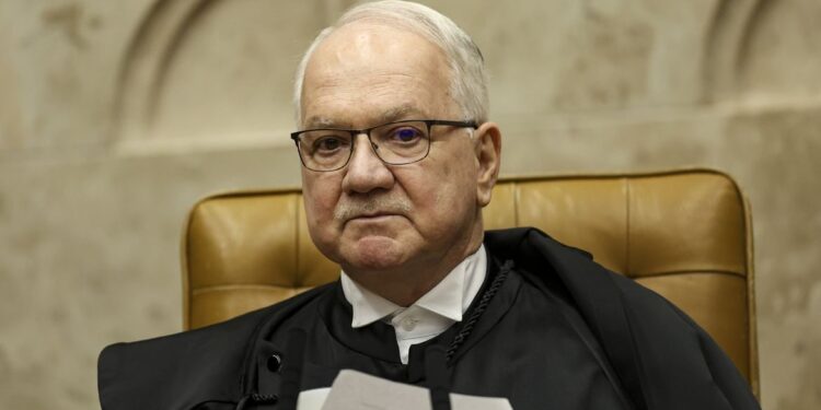 Fachin devolve relatoria do caso do INSS a Mendonça e mantém Master