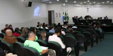 Indicações propõem redutor de velocidade, drenagem e melhorias na coleta de resíduos
