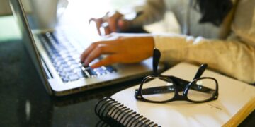 Programa oferece cursos gratuitos sobre IA para professores